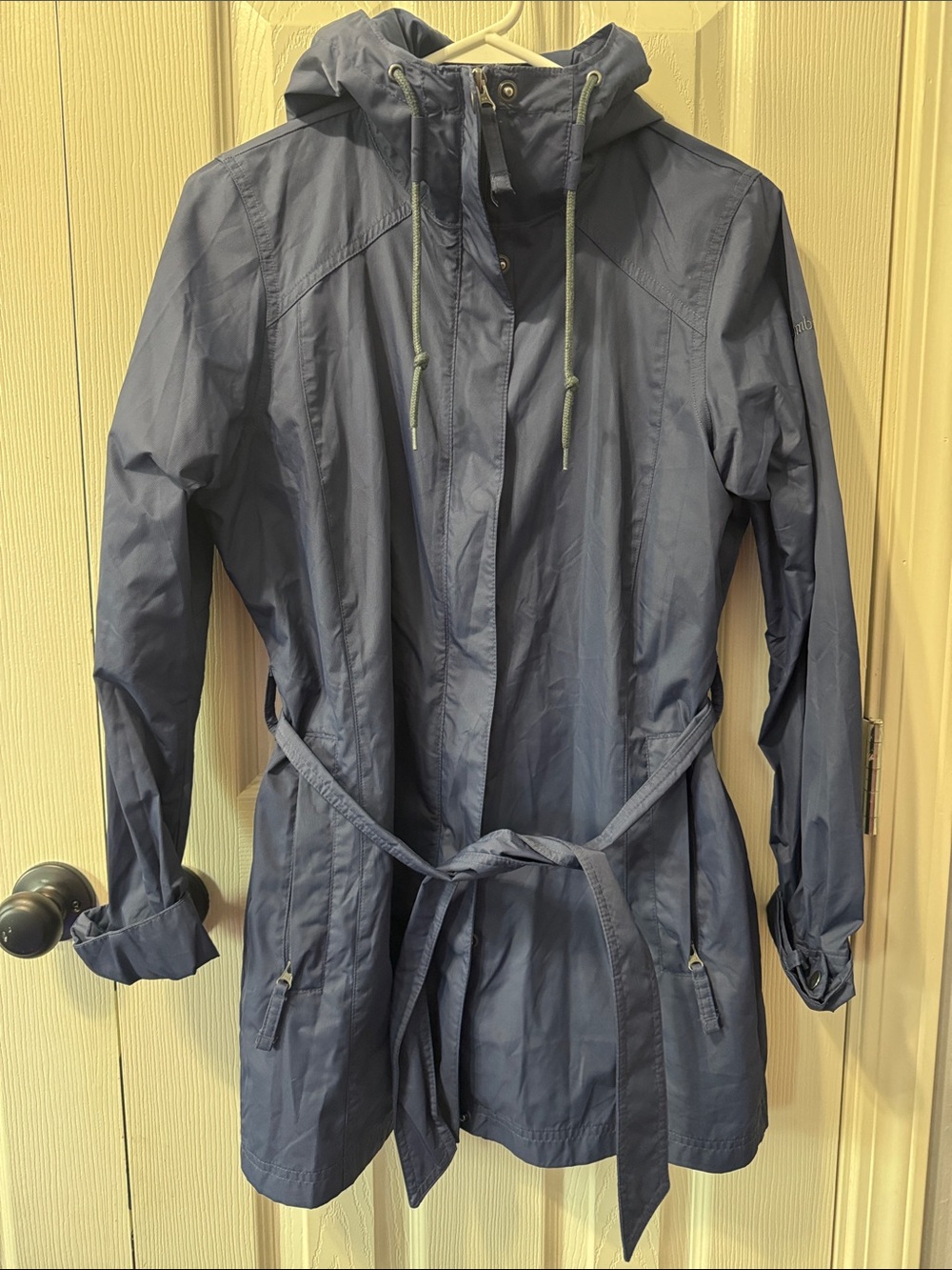 Columbia Lightweight Navy Hooded Raincoat Jacket with Belt - S